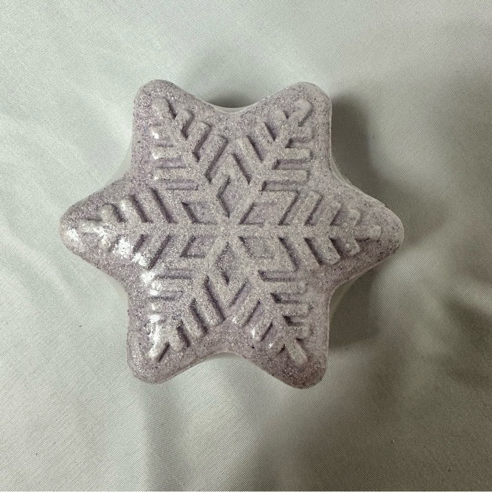 Nwt Bath & Body Works Frozen Berry Bath Bomb
